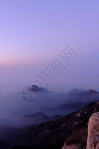 秋日泰山背景图片