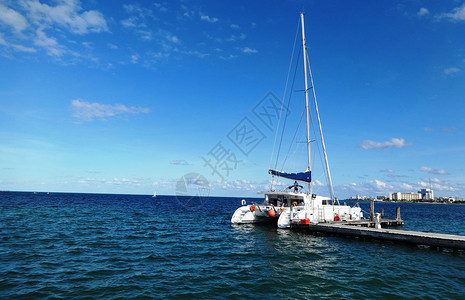 海水中帆船墨西哥尤卡坦半岛加勒比海畔背景