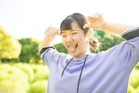 吐舌头女孩吐舌的可爱女生背景