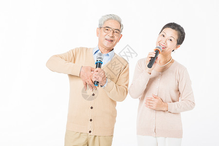 幸福的老年夫妻唱歌图片