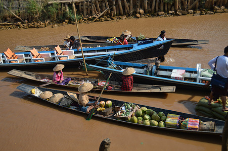 缅甸茵莱湖水上市场图片