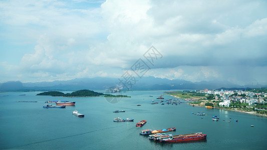 越南下龙湾下龙市海滨风光背景图片