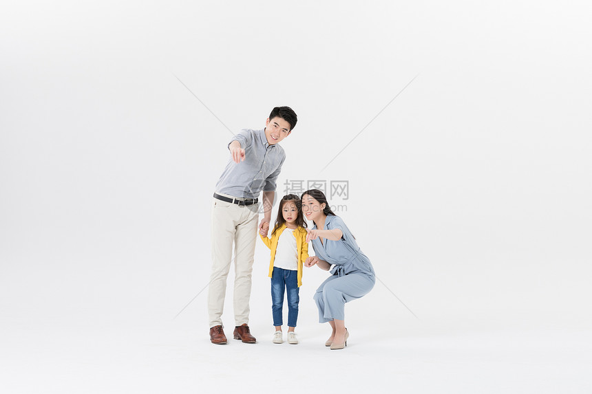 快乐幸福的年轻家庭图片