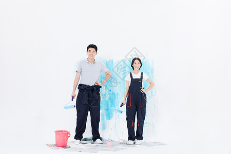 刷油漆年轻夫妻刷墙装修背景