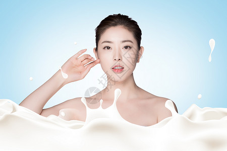 女孩喝牛奶美容补水保湿设计图片