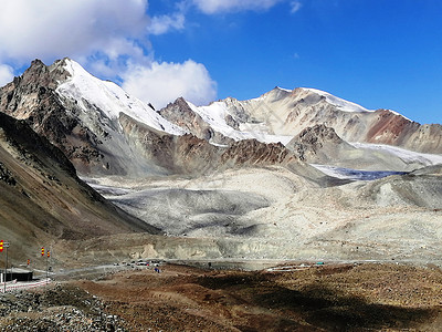 大美新疆独库公路上的山脉冰川高清图片