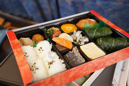 日本jr线上的盒饭寿司图片