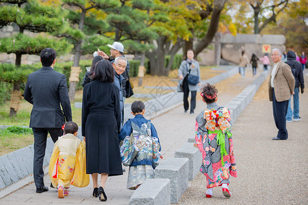 日本赏秋和服背景图片