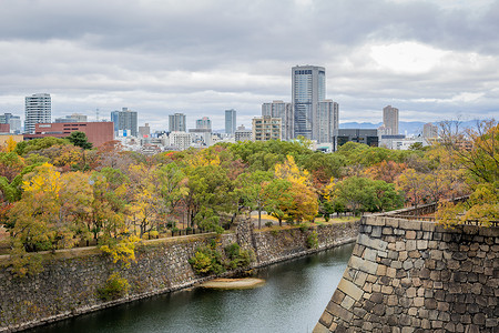 公园河景日本大阪城秋景背景