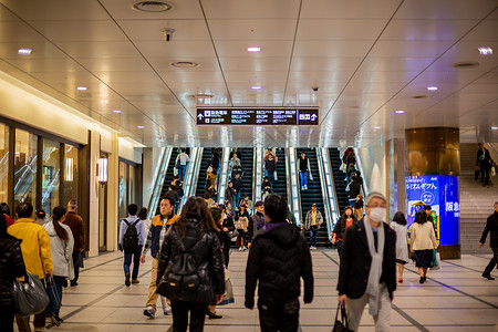 日本地铁站JR大阪站背景