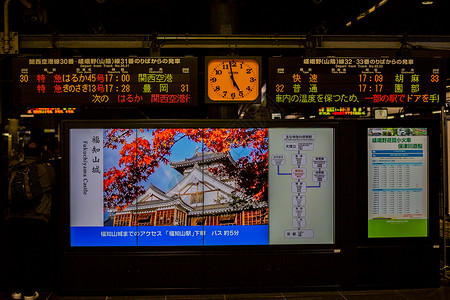 京都地铁圣诞树日本京都车站背景