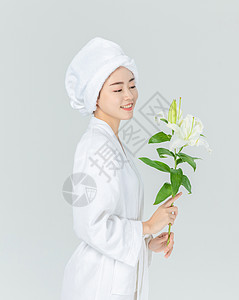 女性与花朵背景图片