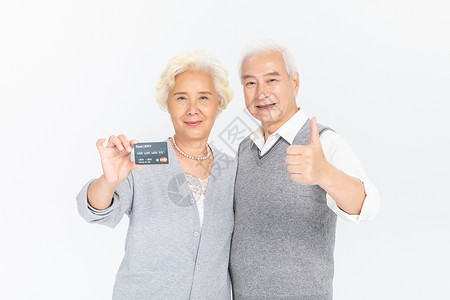 老年人拿银行卡背景图片