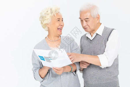 老年夫妻选择保险图片