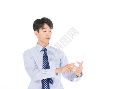 科技商务男子触摸手机图片