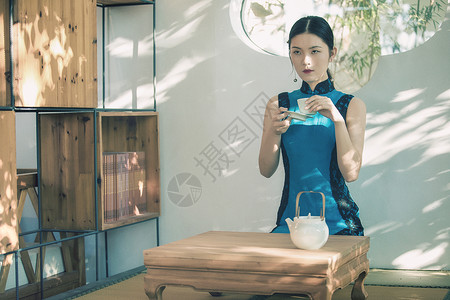 旗袍美女饮茶背景图片