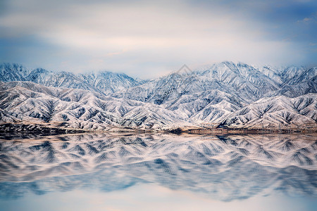 雪山湖面雪山风景设计图片