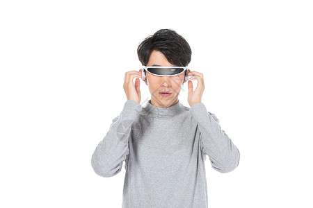 科技感全息投屏男青年戴虚拟现实眼镜背景