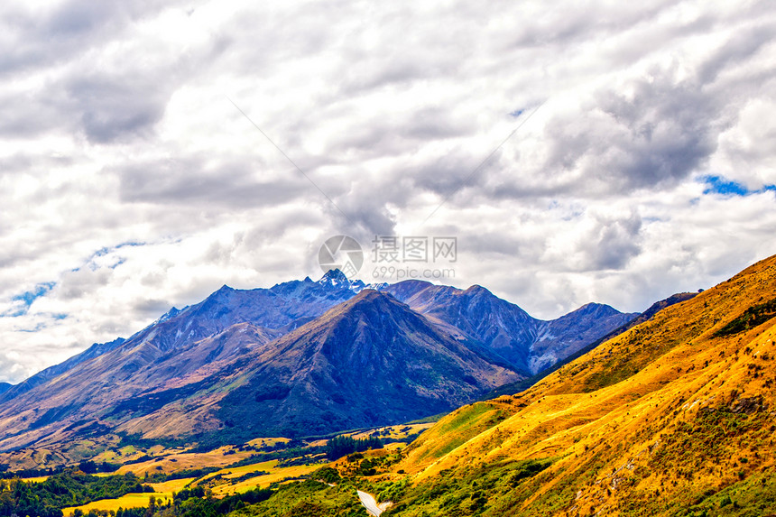 秋日秋景登山看群山重峦叠嶂图片