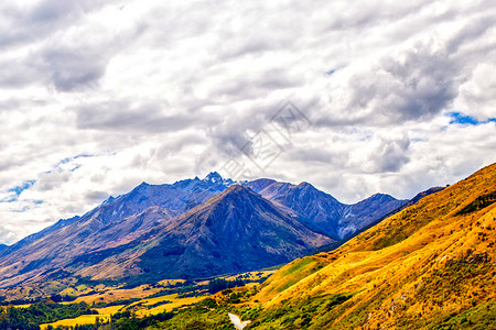 秋深露重秋日秋景登山看群山重峦叠嶂背景