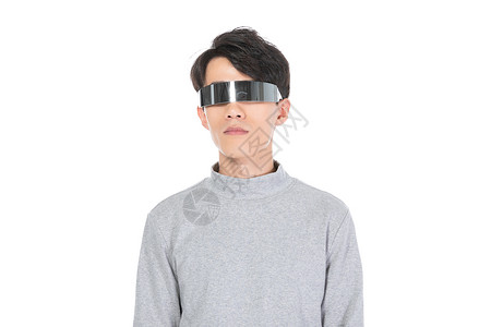 戴科技眼镜男生望向远方图片
