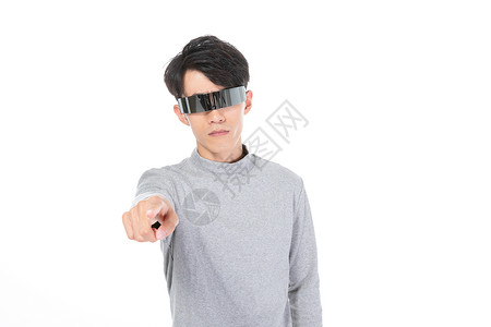 戴科技眼镜男生指示动作高清图片