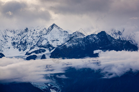 云南迪庆德钦县梅里雪山背景图片