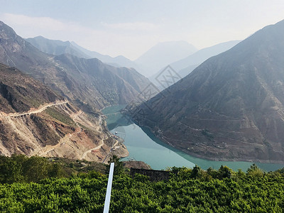 云南山路十八弯背景图片