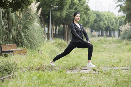 女性户外健身背景图片