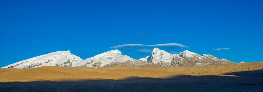 全景雪山图片