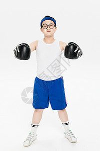 戴拳击手套做运动的小朋友图片