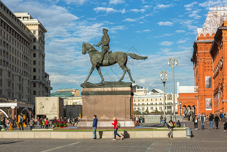 将军骑马莫斯科红场上的朱可夫将军雕像背景