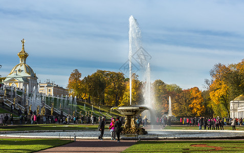 圣彼得堡夏宫下花园大花坛喷泉图片