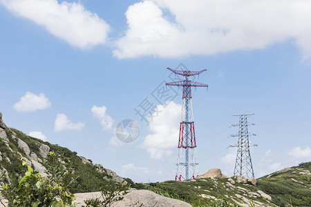 塔居生活山上高压电塔背景