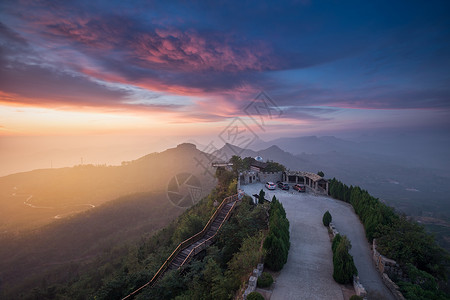 天上的风景天上王城古城朝霞背景