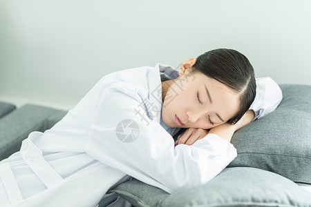 疲惫休息的护士图片