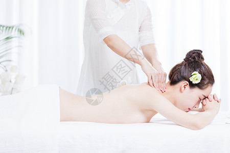 女性养生SPA肩颈按摩图片素材