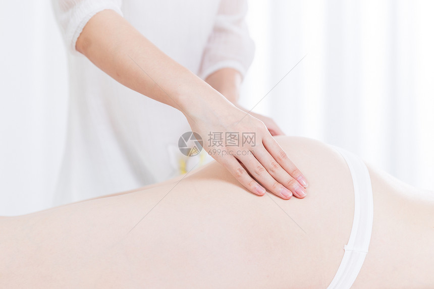 女性养生SPA臀部按摩图片