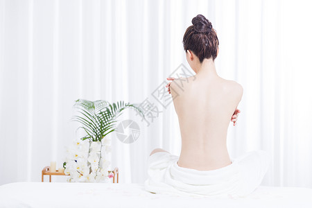 女性养生SPA背部展示高清图片