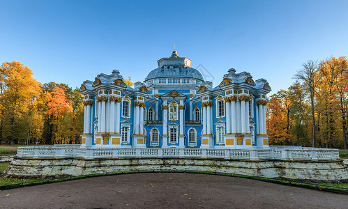 宫古蓝圣彼得堡叶卡捷琳娜宫花园中的艾尔米塔什楼背景