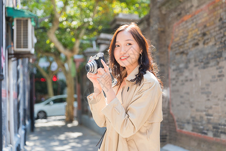 旅行拍照的美女背景图片