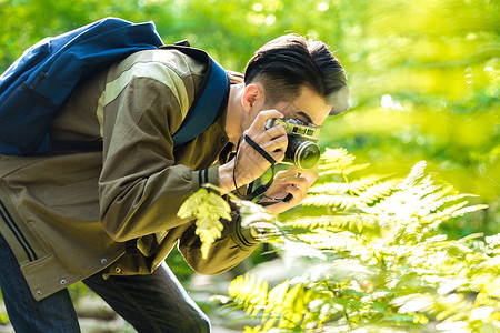 植物丛林青年男性拍照背景