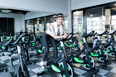 自行车服健身运动的女生背景