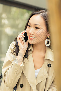 女性生活手机通话背景图片