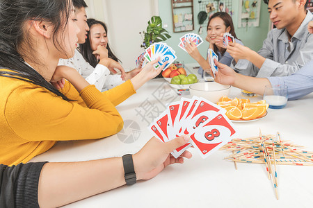 桌游海报青年聚会玩手游吃零食背景