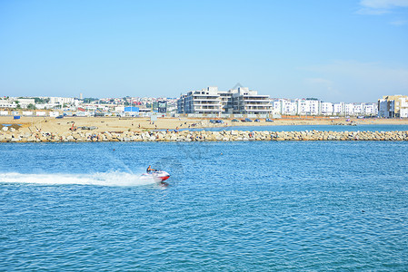 水上滑板摩洛哥拉巴特海滨背景