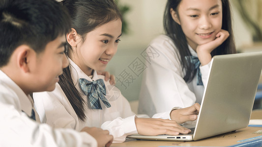 初中生电脑青少年网上学习背景