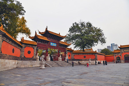 南京朝天宫大门与牌坊：朝天宫南京传统建筑的4A景点背景