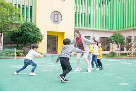 幼儿园的孩子幼儿园儿童课间玩耍背景