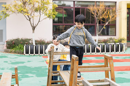 学习障碍幼儿园户外儿童素质拓展背景